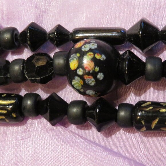 Vintage Vari-colour & Shape Black Glass Beads 3-strand Necklace (K752) - Picture 6 of 9